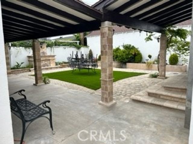 8461 Vicksburg, Los Angeles, CA 90045