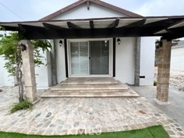 8461 Vicksburg, Los Angeles, CA 90045