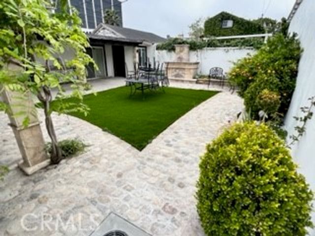 8461 Vicksburg, Los Angeles, CA 90045
