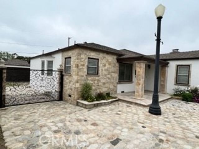 8461 Vicksburg, Los Angeles, CA 90045