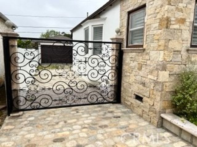 8461 Vicksburg, Los Angeles, CA 90045