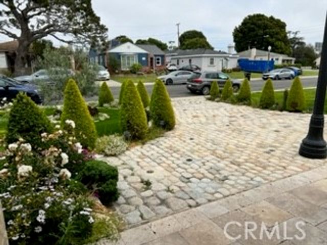 8461 Vicksburg, Los Angeles, CA 90045