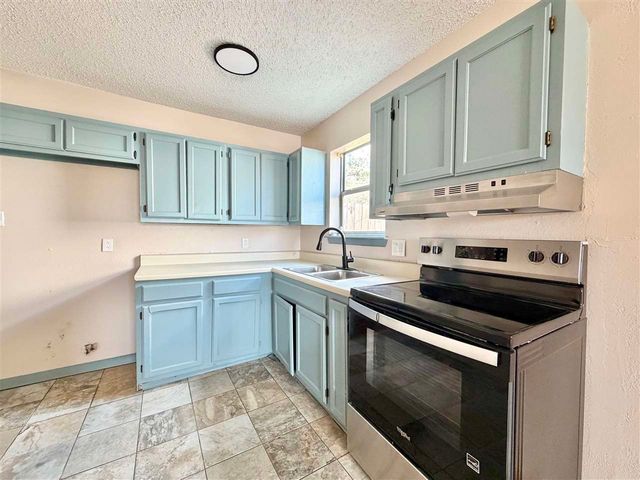 1413 SW Pennsylvania Ave, Lawton, OK 73501