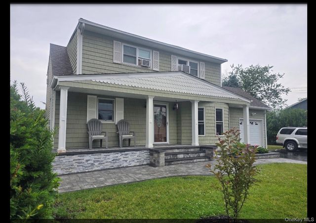 18 Cyprus Avenue, Brentwood, NY 11717