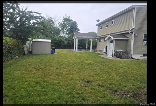 18 Cyprus Avenue, Brentwood, NY 11717