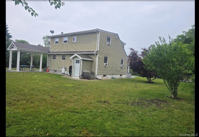 18 Cyprus Avenue, Brentwood, NY 11717