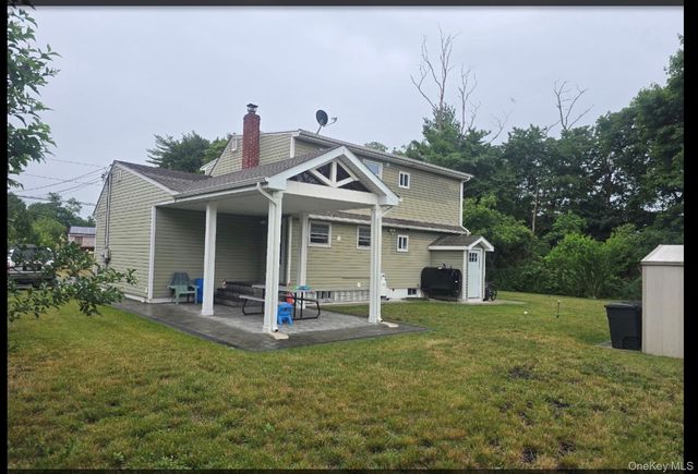 18 Cyprus Avenue, Brentwood, NY 11717