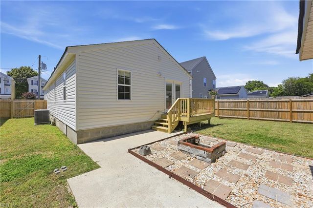 4139 1st ST, Chesapeake, VA 23324