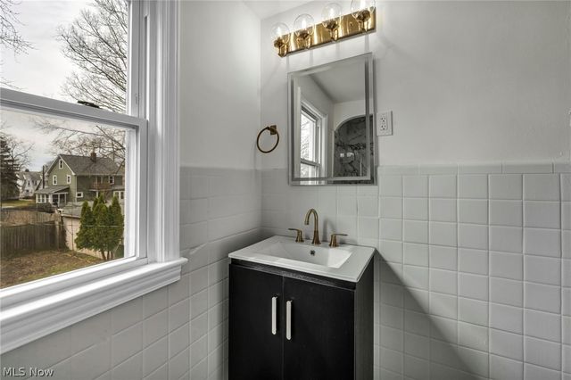 862 Keystone Drive, Cleveland Heights, OH 44121