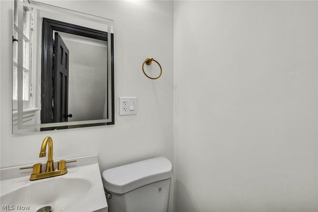 862 Keystone Drive, Cleveland Heights, OH 44121