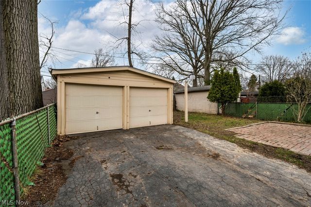 862 Keystone Drive, Cleveland Heights, OH 44121