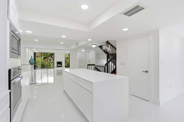 1222 Hillsboro Mile 15, Hillsboro Beach, FL 33062