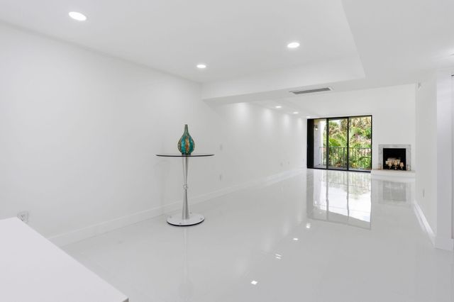 1222 Hillsboro Mile 15, Hillsboro Beach, FL 33062