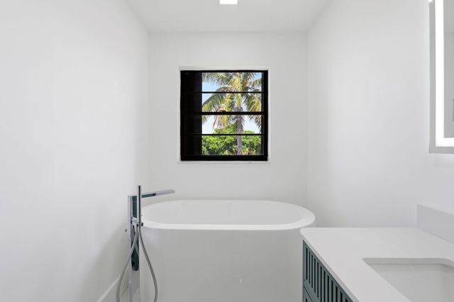1222 Hillsboro Mile 15, Hillsboro Beach, FL 33062