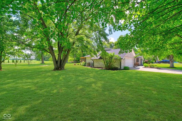 1492 Woodscliff Drive, Anderson, IN 46012