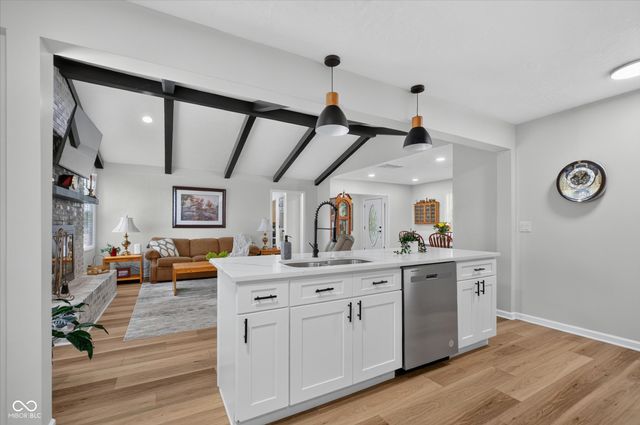 1492 Woodscliff Drive, Anderson, IN 46012