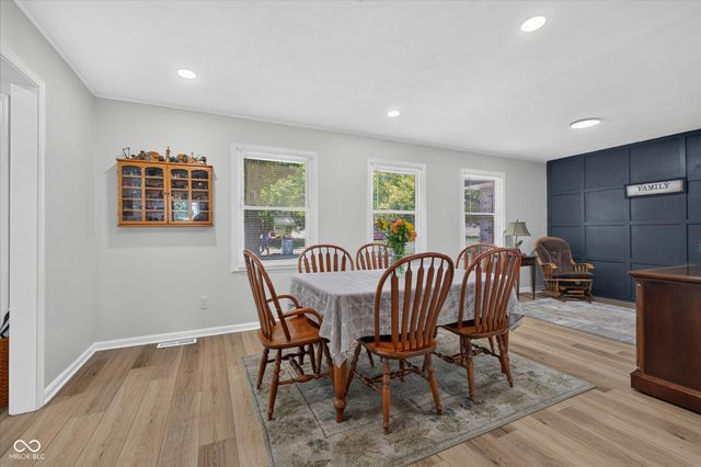 1492 Woodscliff Drive, Anderson, IN 46012