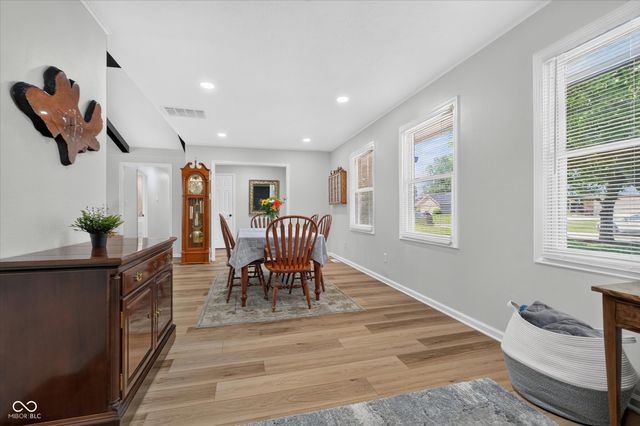 1492 Woodscliff Drive, Anderson, IN 46012
