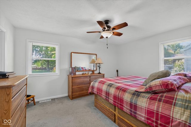 1492 Woodscliff Drive, Anderson, IN 46012