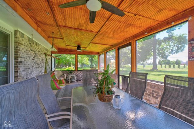 1492 Woodscliff Drive, Anderson, IN 46012