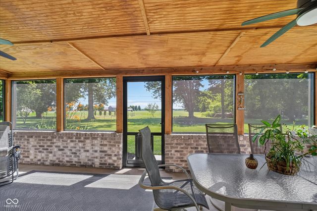 1492 Woodscliff Drive, Anderson, IN 46012