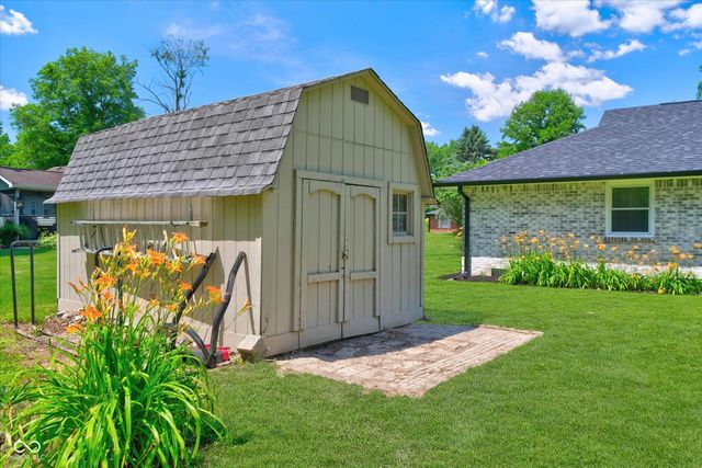 1492 Woodscliff Drive, Anderson, IN 46012