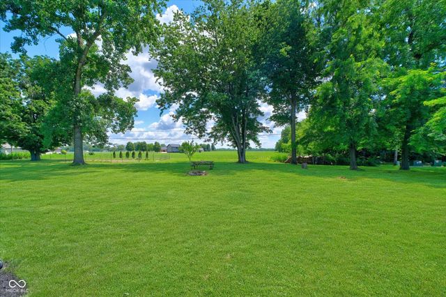 1492 Woodscliff Drive, Anderson, IN 46012