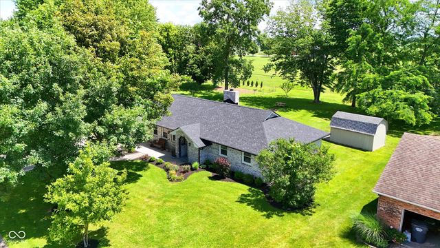 1492 Woodscliff Drive, Anderson, IN 46012