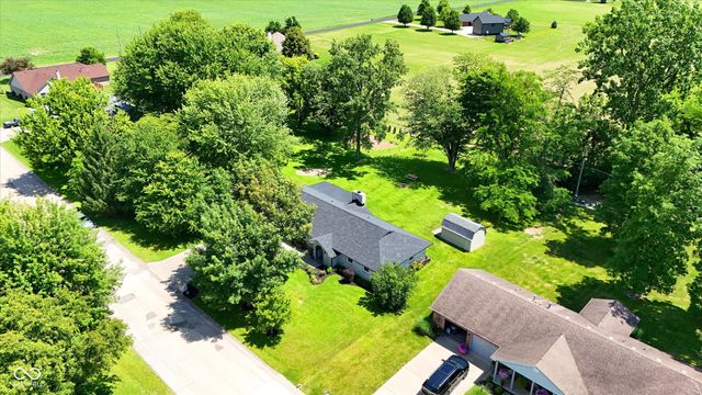 1492 Woodscliff Drive, Anderson, IN 46012