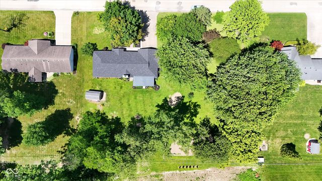 1492 Woodscliff Drive, Anderson, IN 46012