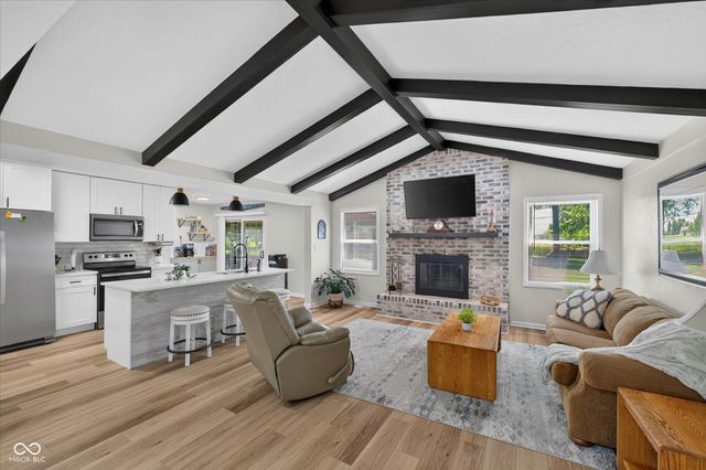 1492 Woodscliff Drive, Anderson, IN 46012