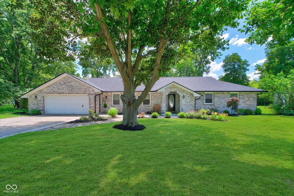 1492 Woodscliff Drive, Anderson, IN 46012