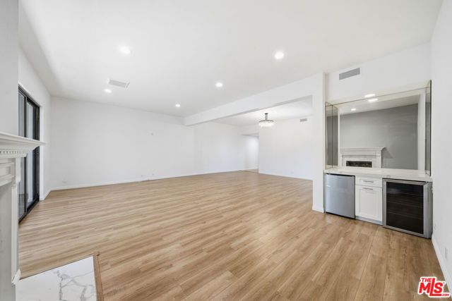 141 S Linden Drive 206, Beverly Hills, CA 90212
