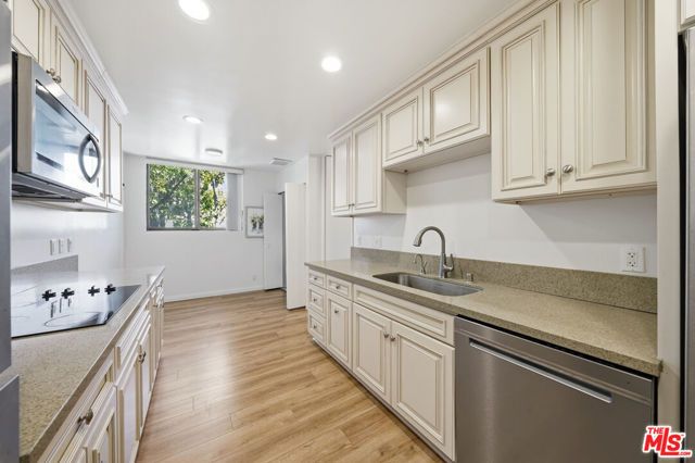 141 S Linden Drive 206, Beverly Hills, CA 90212