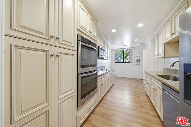 141 S Linden Drive 206, Beverly Hills, CA 90212