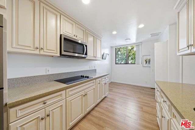 141 S Linden Drive 206, Beverly Hills, CA 90212