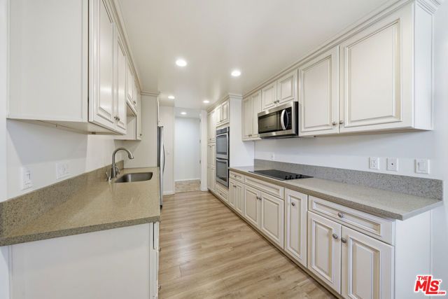 141 S Linden Drive 206, Beverly Hills, CA 90212