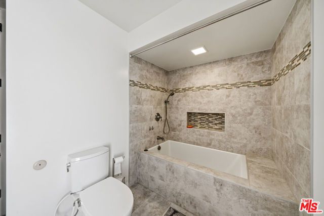 141 S Linden Drive 206, Beverly Hills, CA 90212