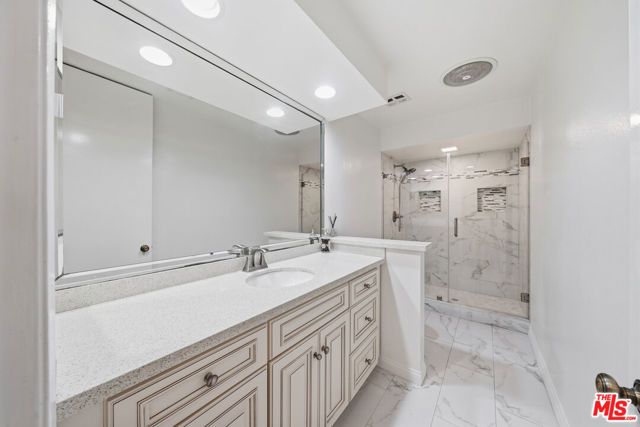 141 S Linden Drive 206, Beverly Hills, CA 90212