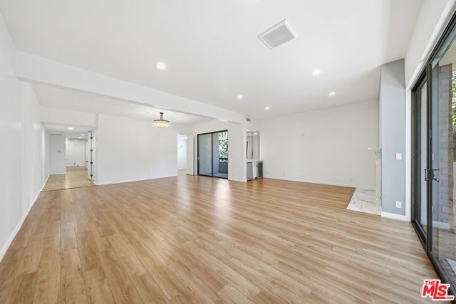 141 S Linden Drive 206, Beverly Hills, CA 90212
