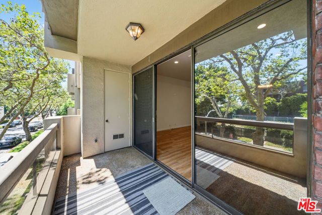 141 S Linden Drive 206, Beverly Hills, CA 90212