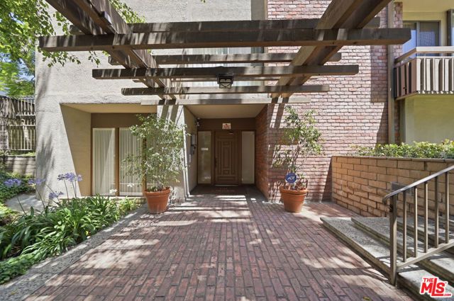 141 S Linden Drive 206, Beverly Hills, CA 90212