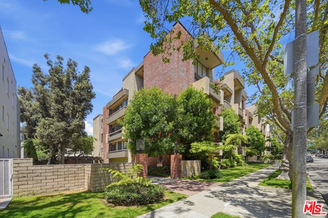 141 S Linden Drive 206, Beverly Hills, CA 90212