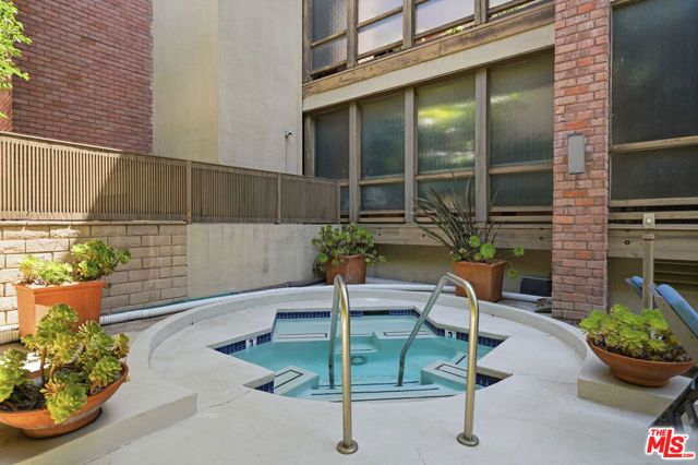 141 S Linden Drive 206, Beverly Hills, CA 90212