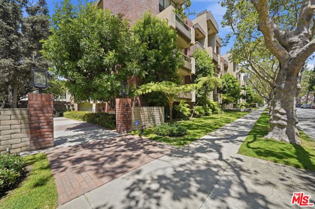 141 S Linden Drive 206, Beverly Hills, CA 90212