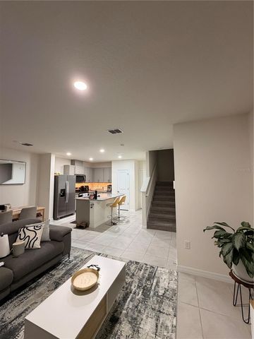 404 PRESTON COVE DRIVE, St Cloud, FL 34771