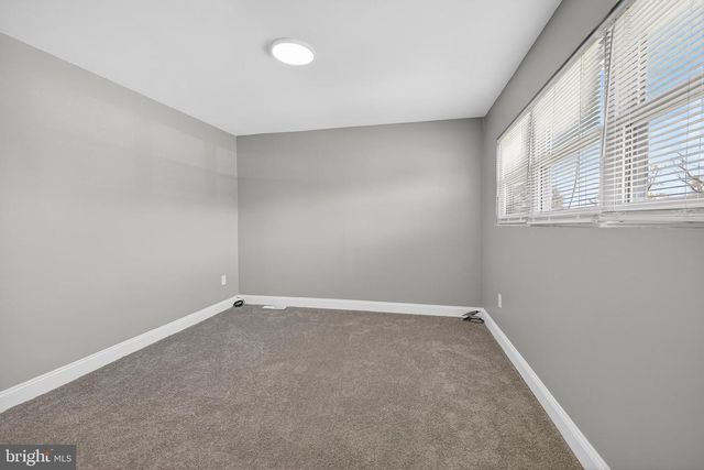 8 THORN CT, New Castle, DE 19720