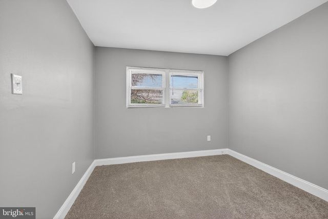 8 THORN CT, New Castle, DE 19720