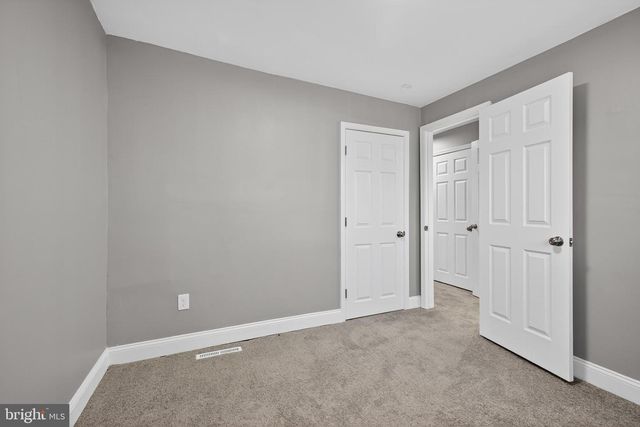 8 THORN CT, New Castle, DE 19720