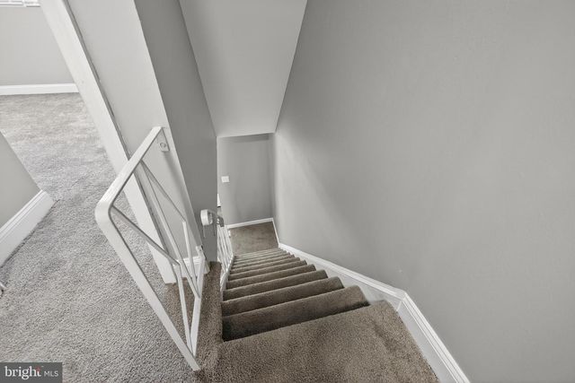 8 THORN CT, New Castle, DE 19720